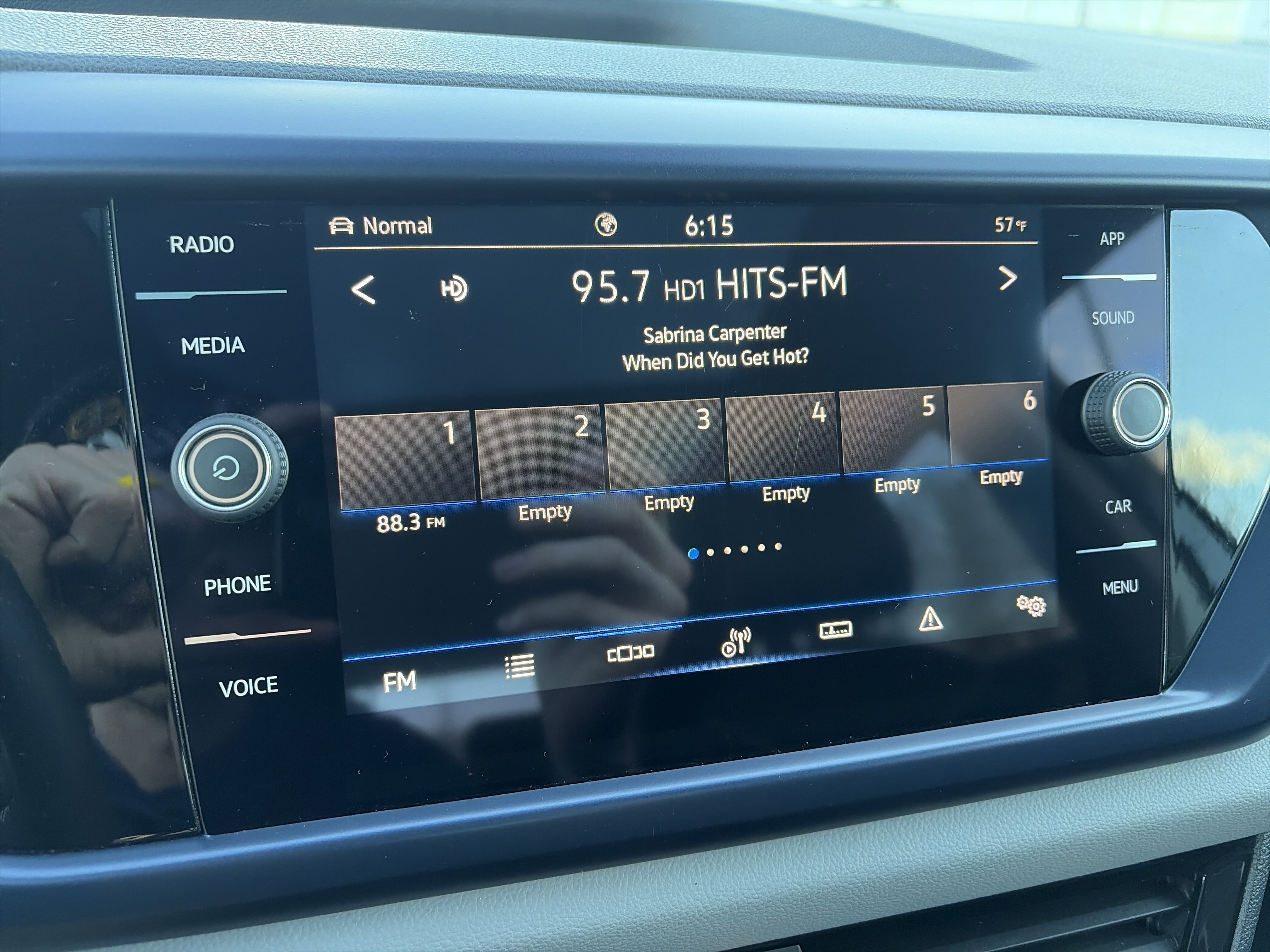 Certified 2023 Volkswagen Taos SE w/ Panoramic Sunroof Package image 23