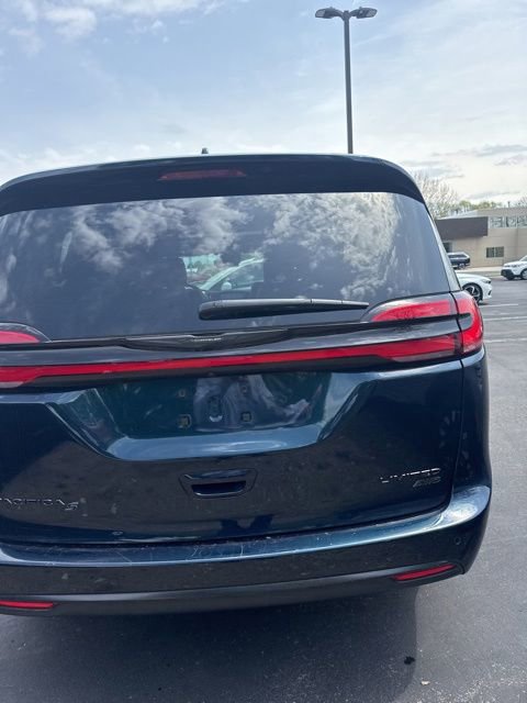 Used 2023 Chrysler Pacifica Limited w/ Uconnect Theater Family Group AWD/4WD image 15