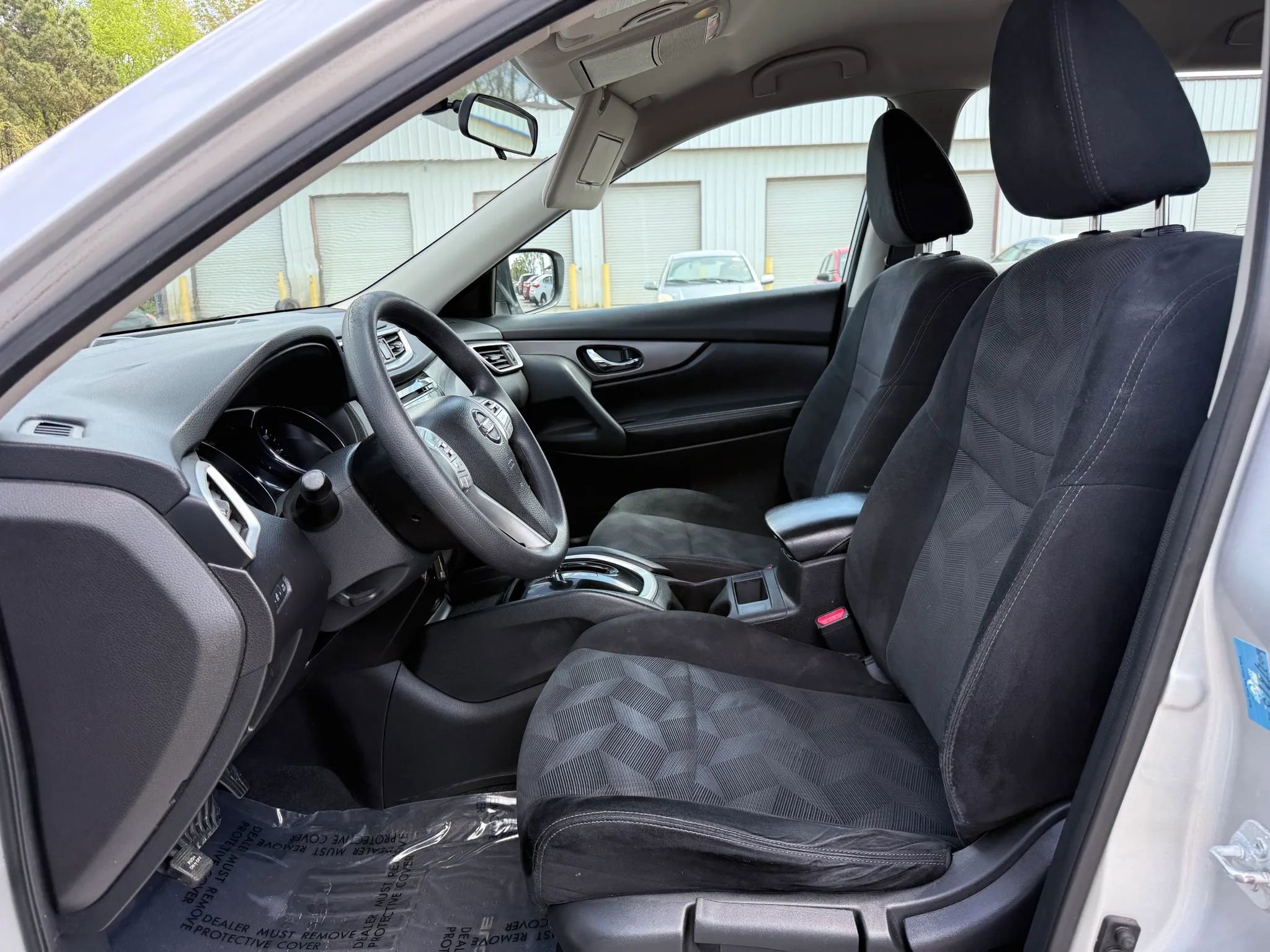 Used 2016 Nissan Rogue S image 2