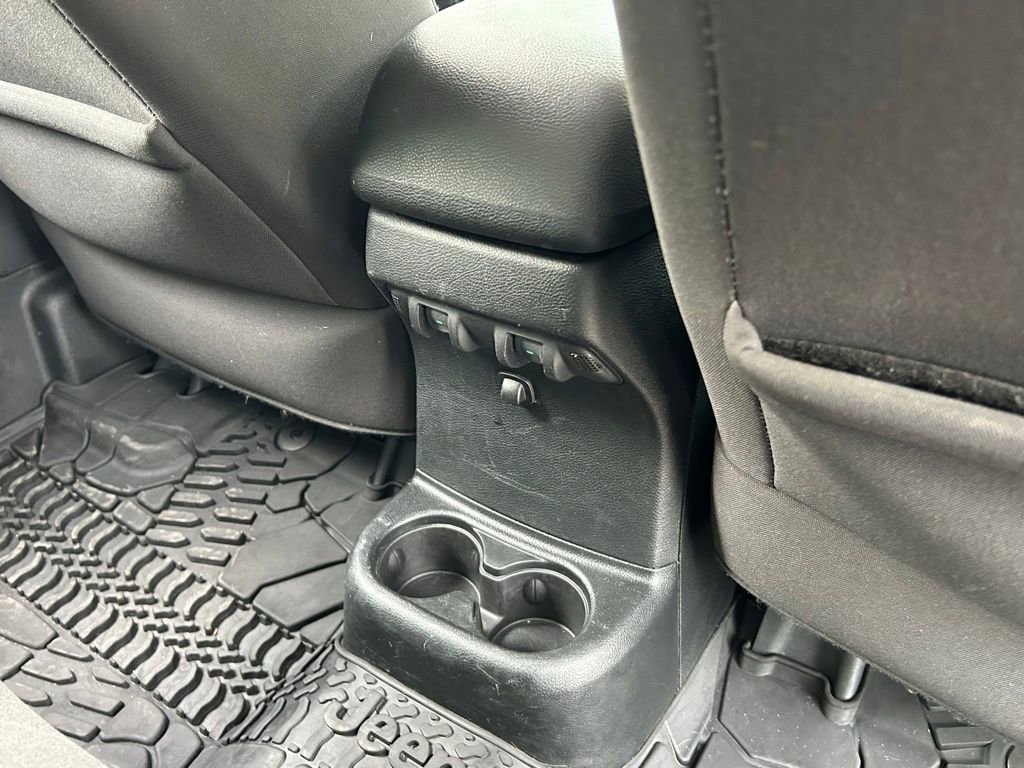 Used 2018 Jeep Wrangler Unlimited Sport S AWD/4WD image 35