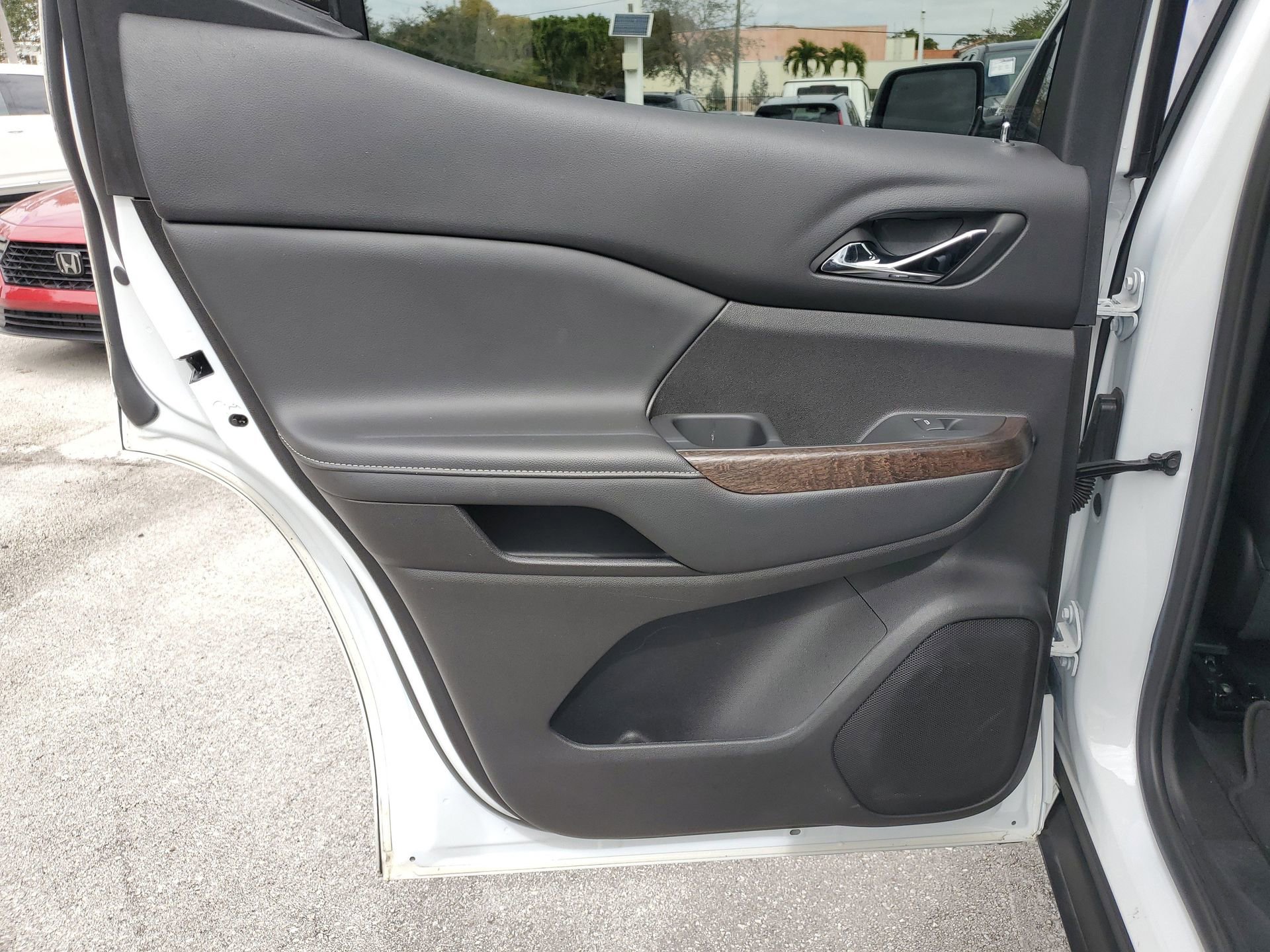 Used 2023 GMC Acadia Denali w/ Denali Technology Package image 12