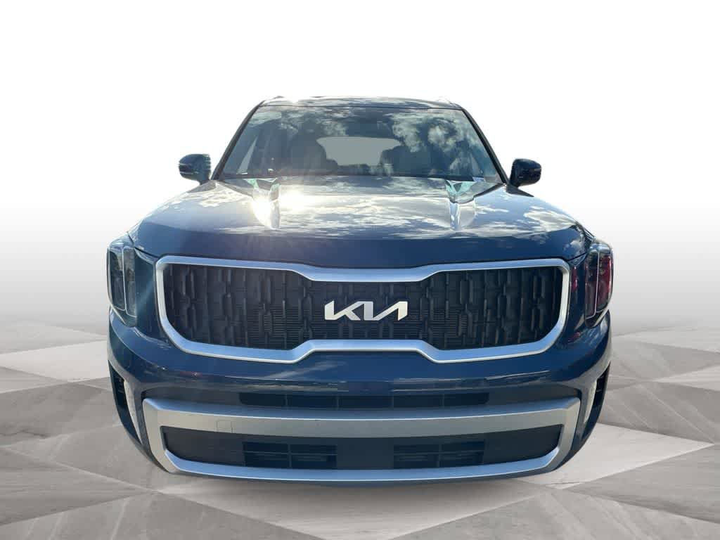 Used 2023 Kia Telluride EX w/ EX Captain's Chair Package FWD image 3