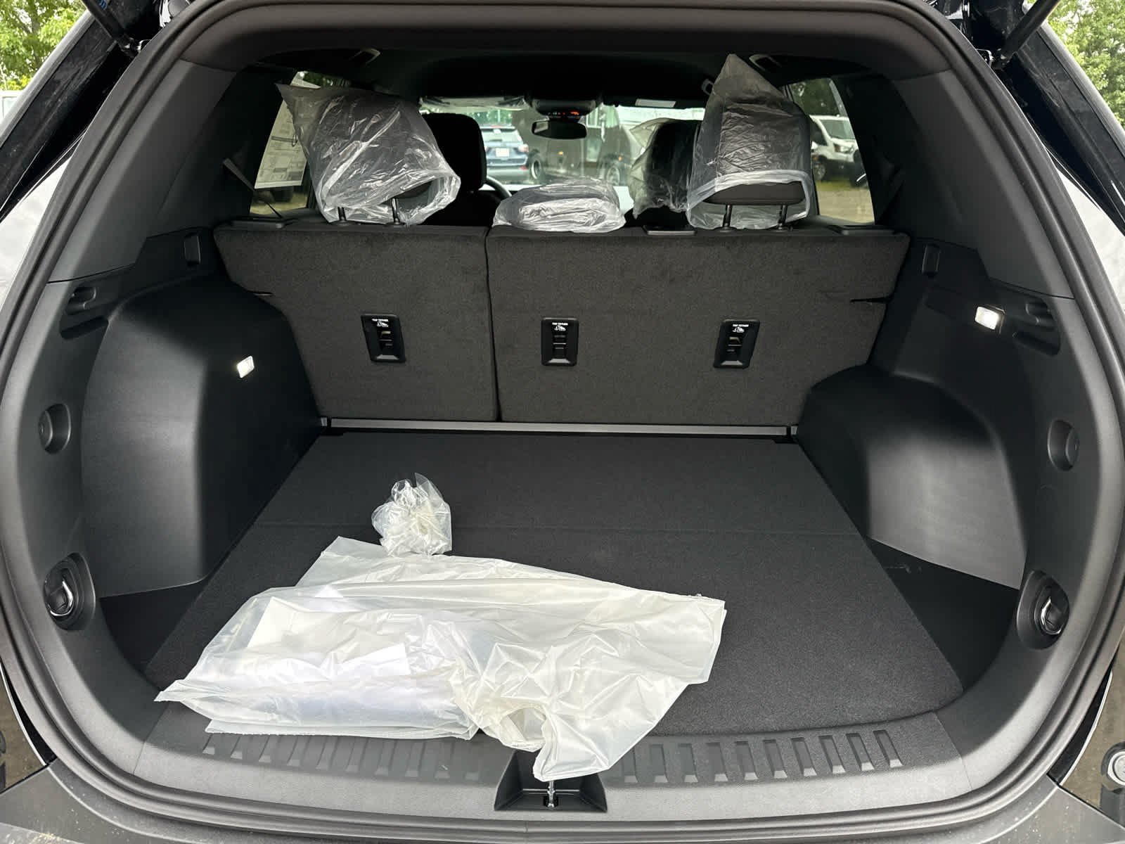 New 2027 GMC Terrain Elevation w/ LPO, Floor Liner Package AWD/4WD image 11