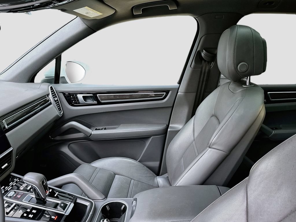 Certified 2020 Porsche Cayenne E-Hybrid AWD/4WD image 26