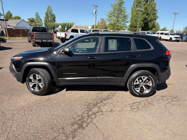 Used 2017 Jeep Cherokee Trailhawk w/ Comfort/Convenience Group AWD/4WD image 13