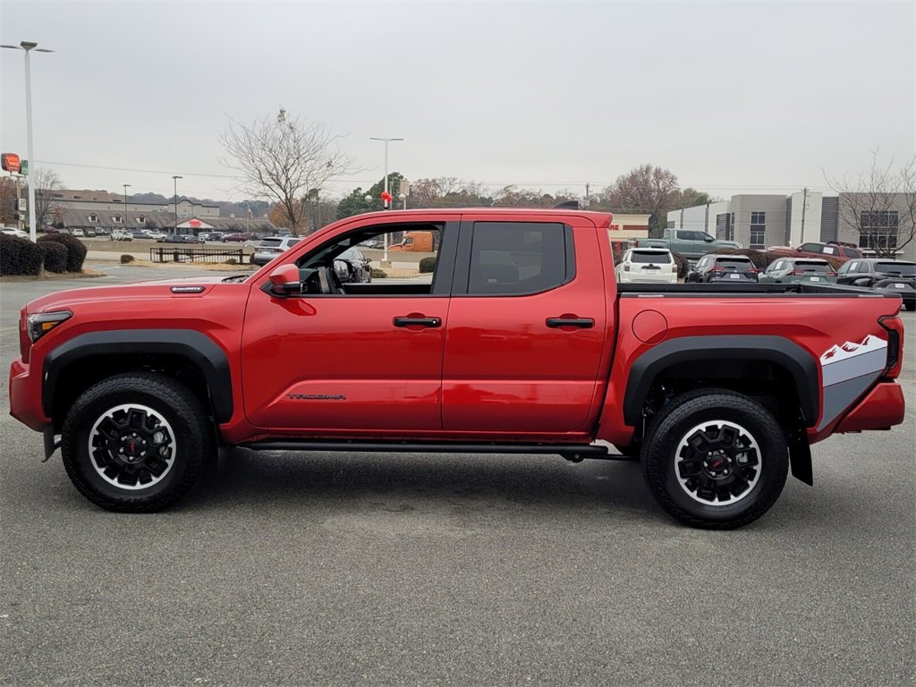 Used 2025 Toyota Tacoma TRD Off-Road image 4