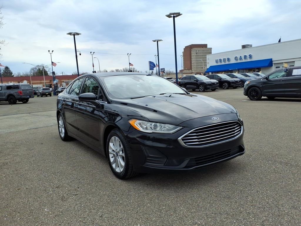 Certified 2020 Ford Fusion SE image 3