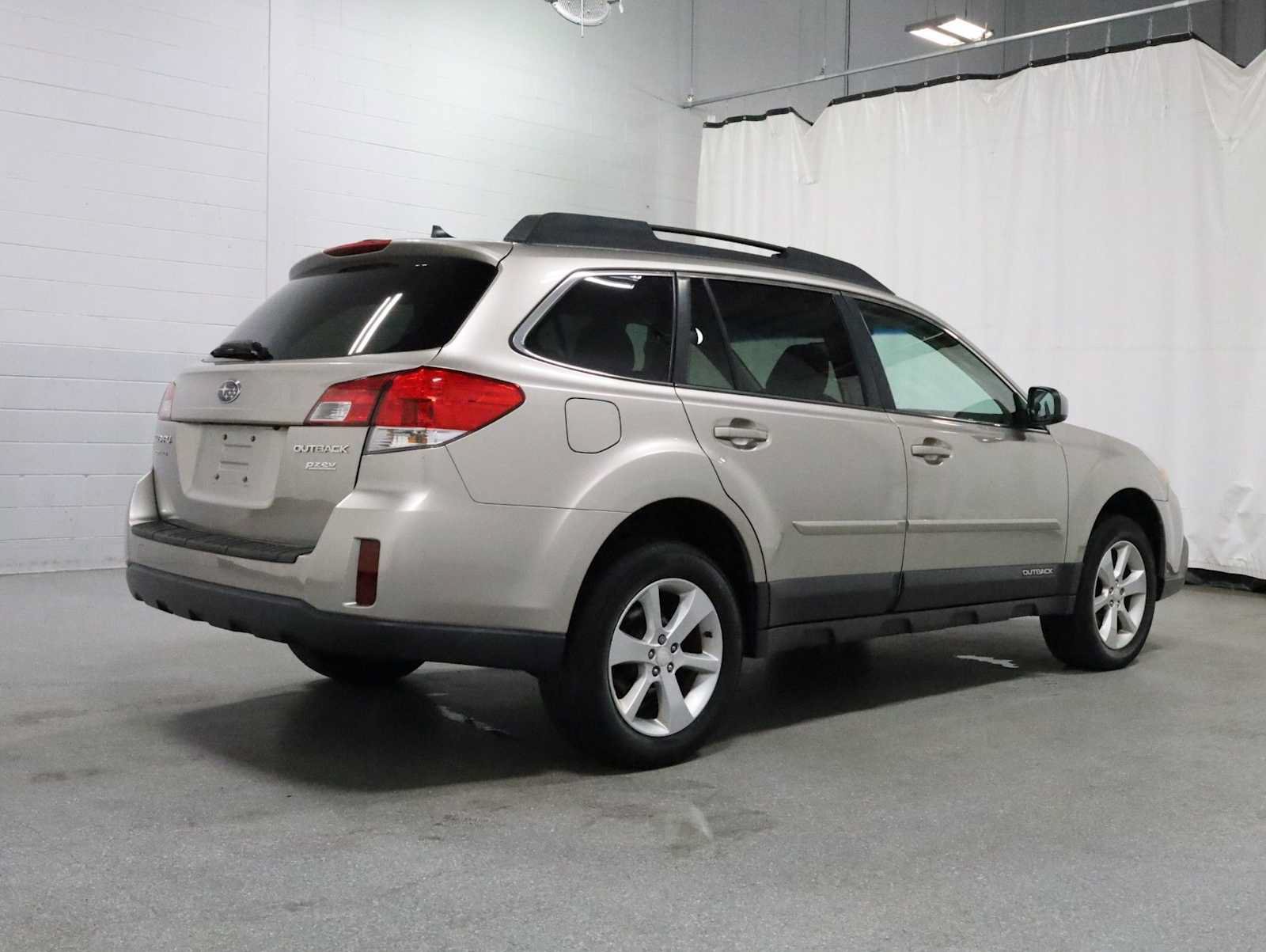 Used 2014 Subaru Outback 2.5i Premium AWD/4WD image 9