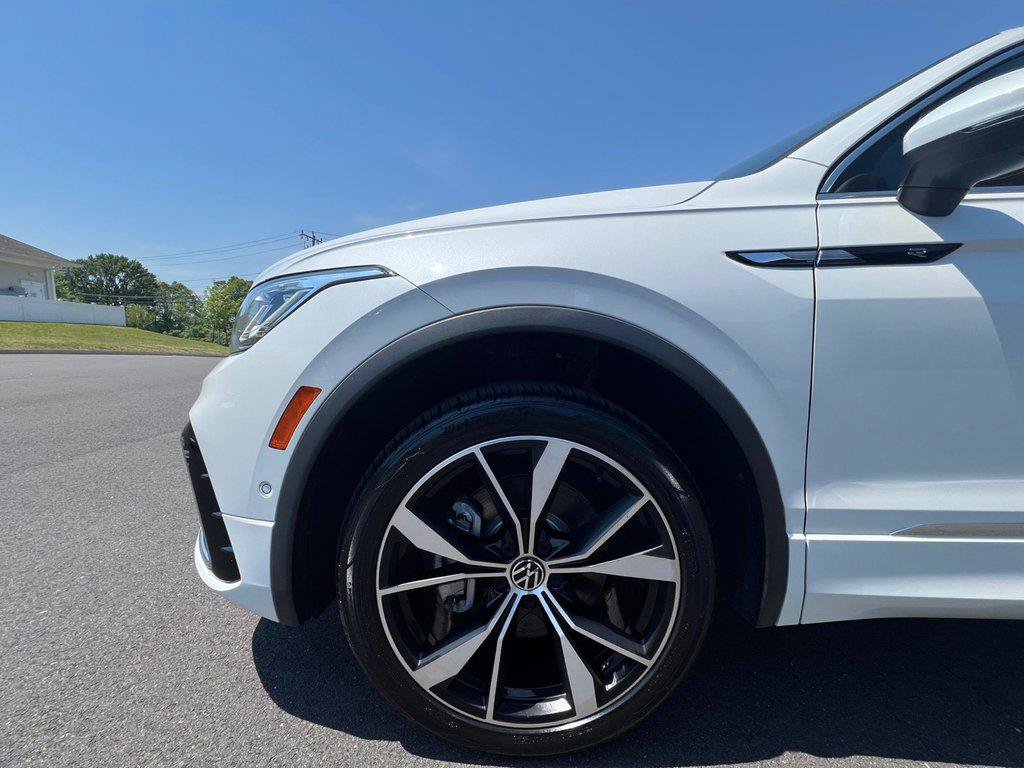 Certified 2022 Volkswagen Tiguan SEL R-Line AWD/4WD image 9