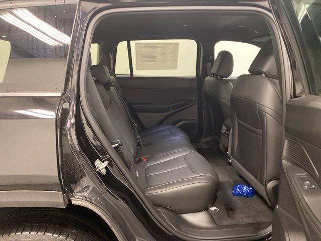 Used 2026 Jeep Cherokee Limited AWD/4WD image 25