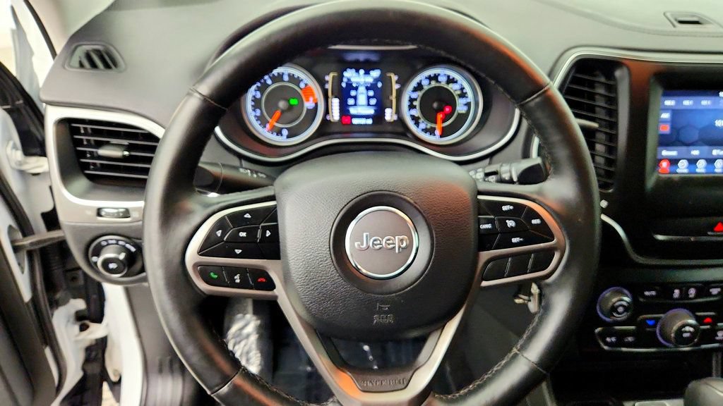 Used 2019 Jeep Cherokee Latitude w/ Cold Weather Group FWD image 13