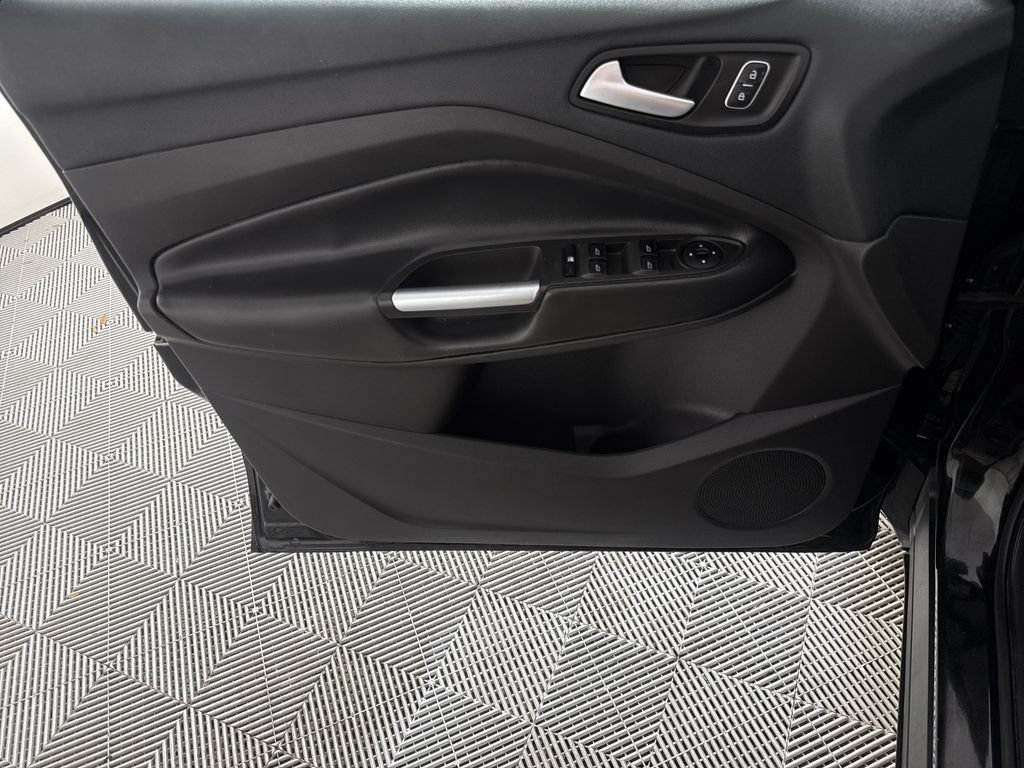 Used 2018 Ford Escape SE FWD image 10