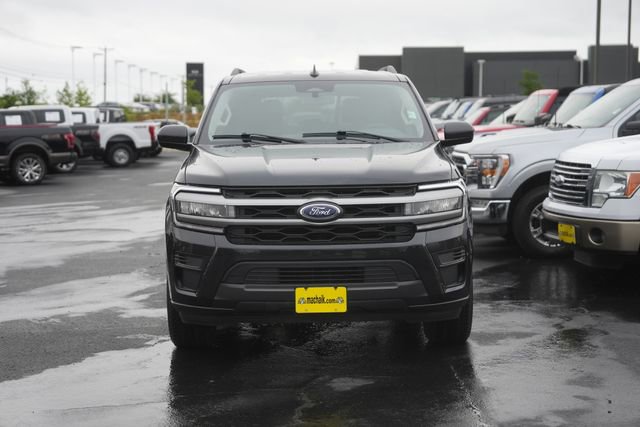 Used 2023 Ford Expedition XLT image 3