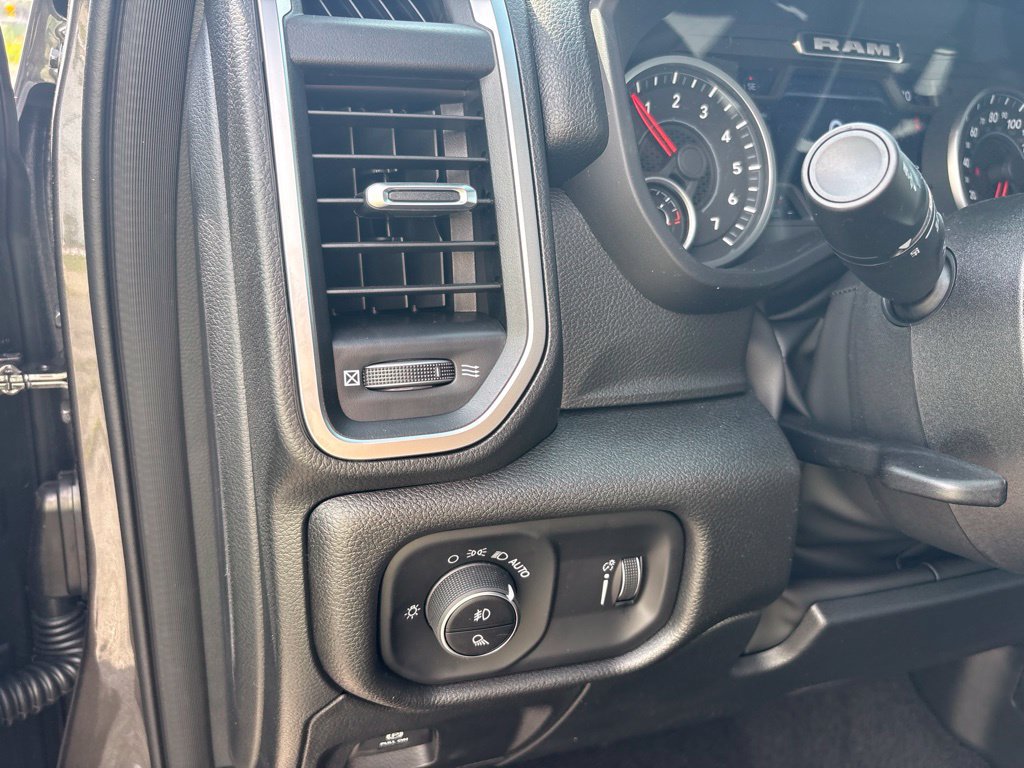 New 2026 RAM 1500 Express AWD/4WD image 16
