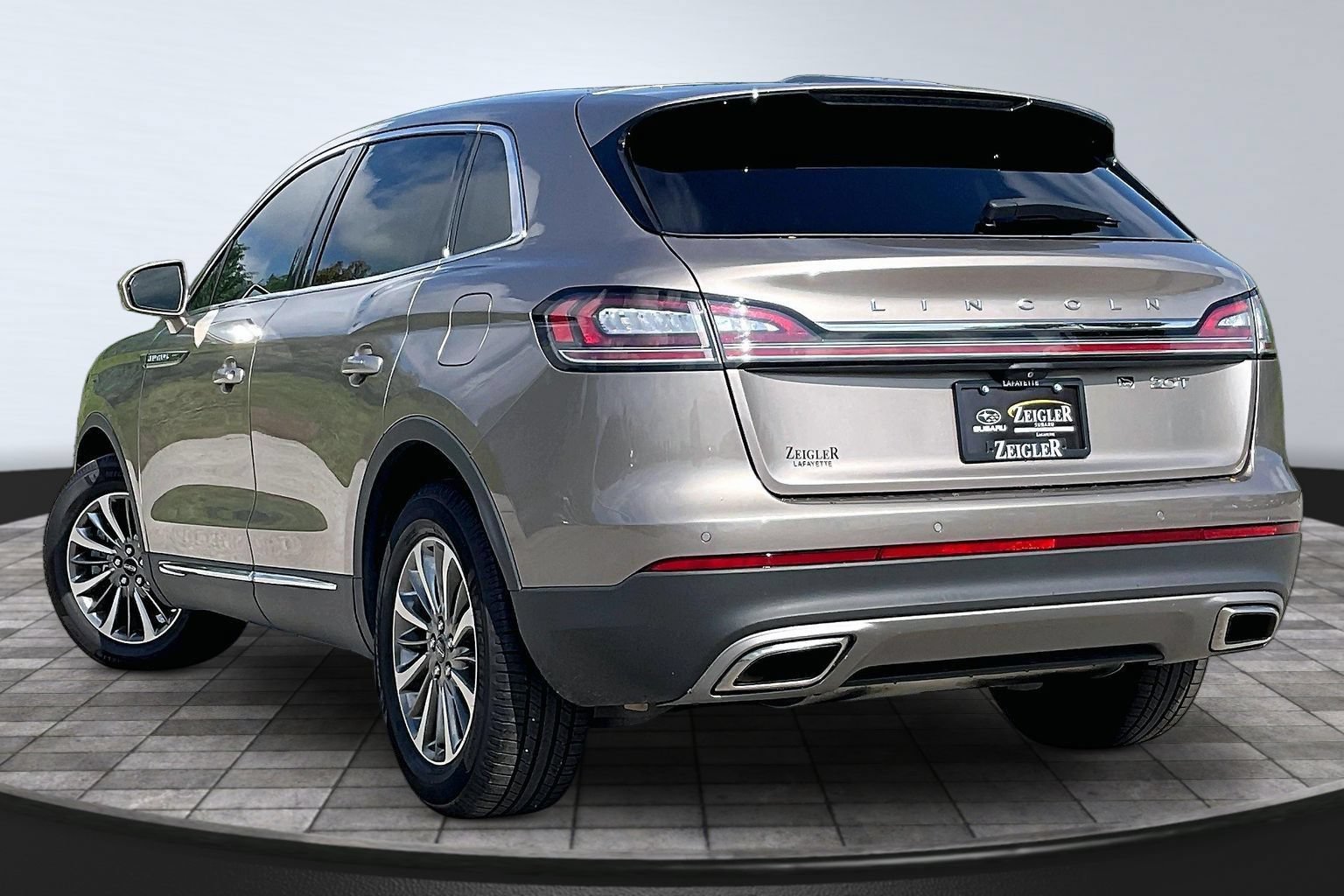 Used 2019 Lincoln Nautilus Select w/ Cargo Utility Package FWD image 11