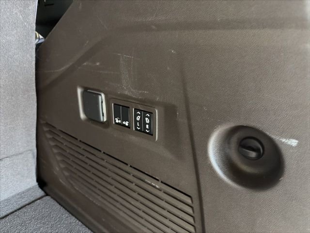 Used 2023 GMC Yukon Denali AWD/4WD image 24
