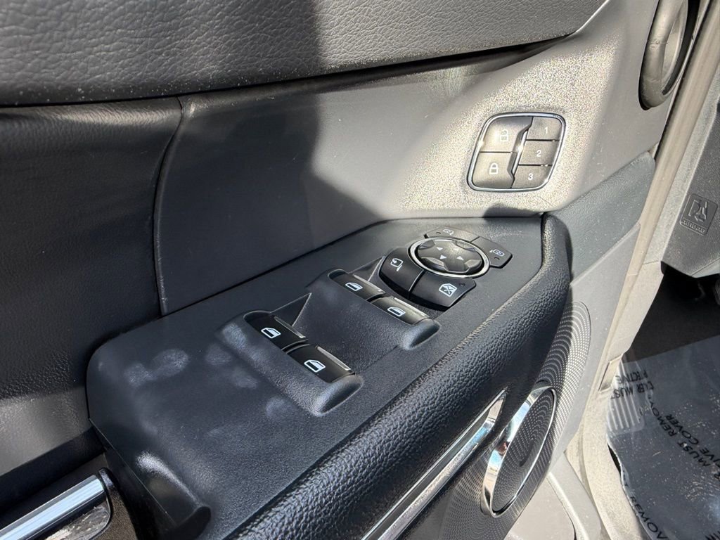 Used 2024 Ford Expedition Max XLT AWD/4WD image 19