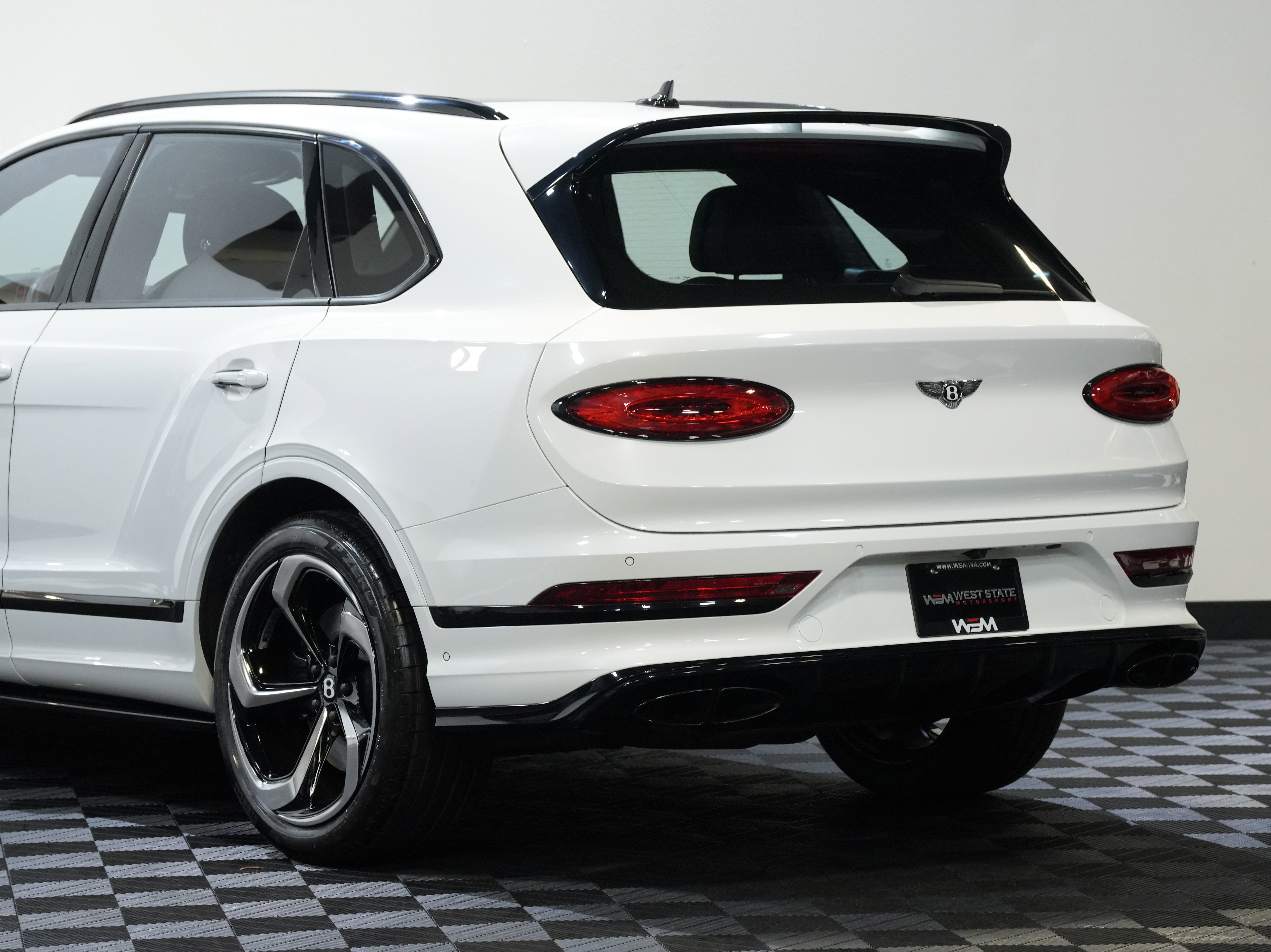 Used 2022 Bentley Bentayga image 16