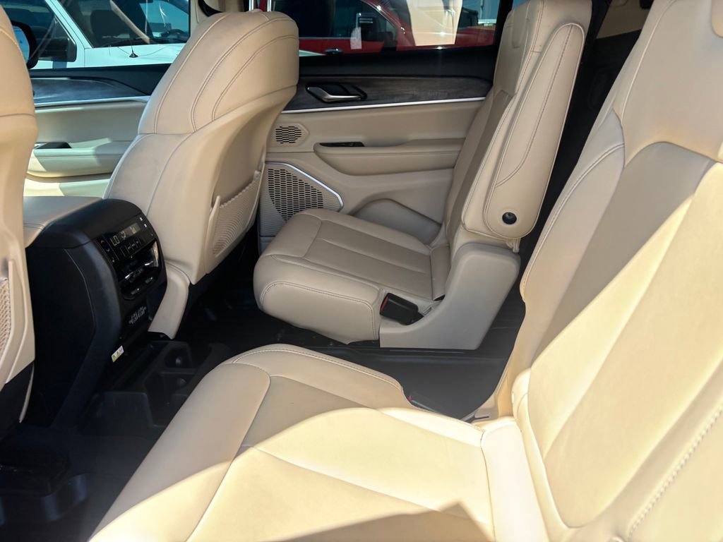 Used 2022 Jeep Grand Cherokee L Limited image 28