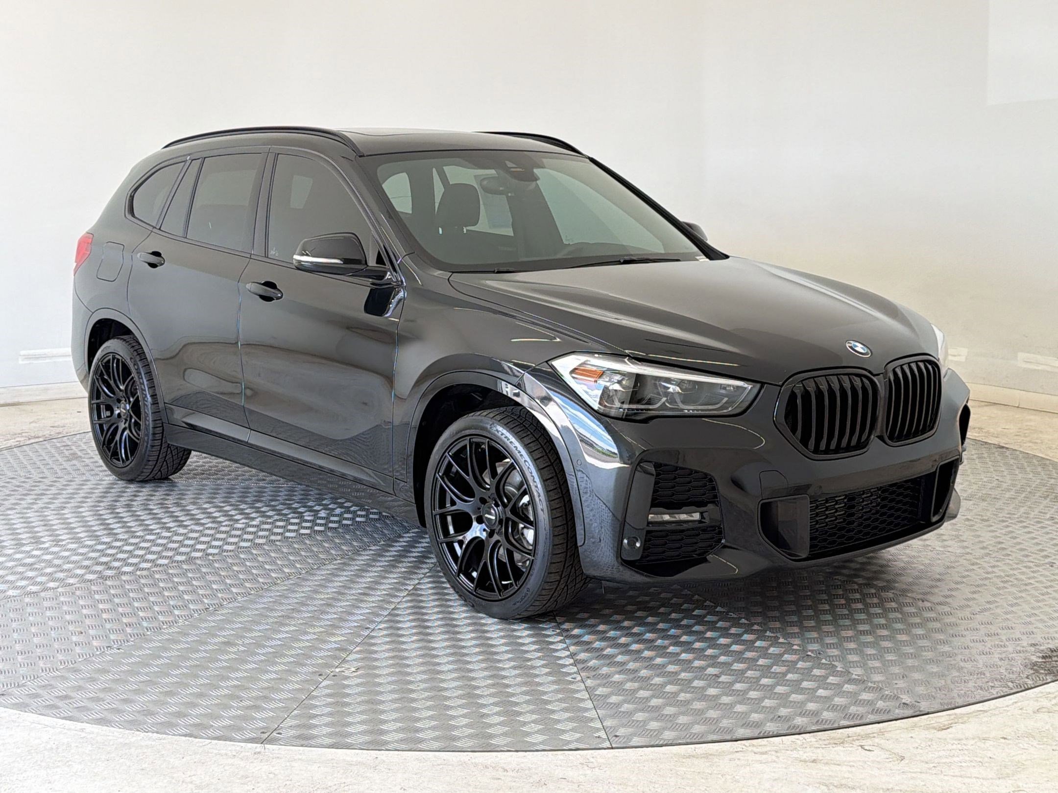 Used 2022 BMW X1 xDrive28i w/ M Sport Package AWD/4WD image 7