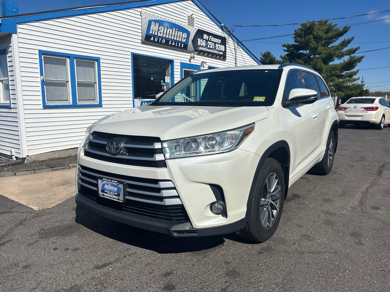 Used 2017 Toyota Highlander XLE image 11