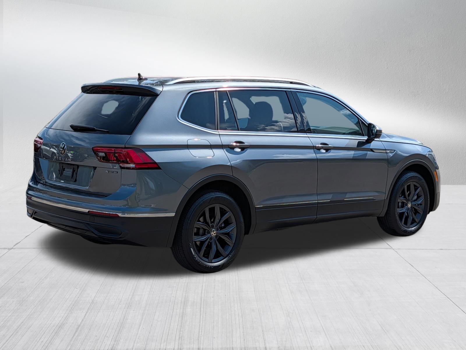 Certified 2024 Volkswagen Tiguan SE AWD/4WD image 7