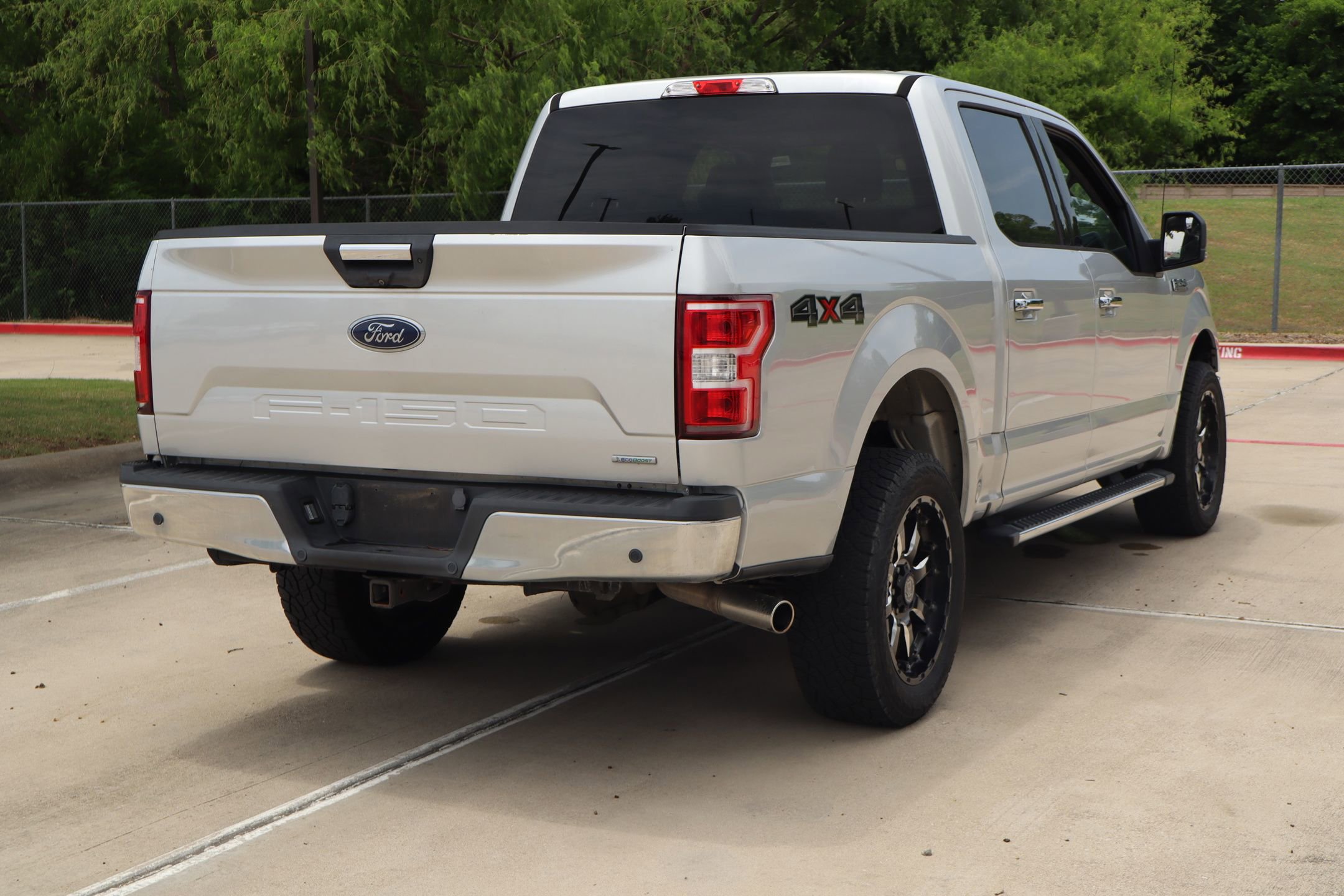 Used 2018 Ford F150 XLT w/ Equipment Group 302A Luxury AWD/4WD image 4