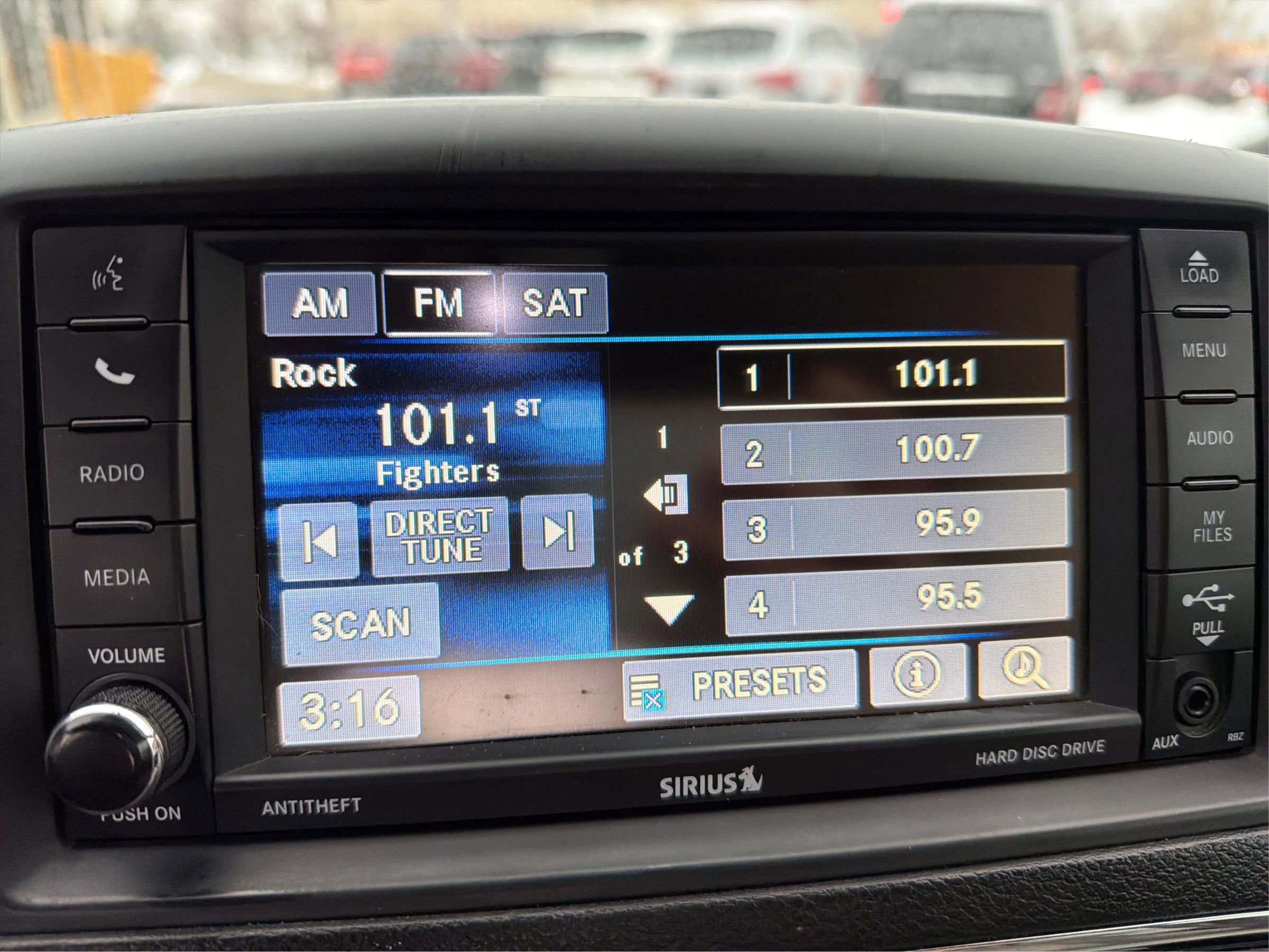 Used 2013 Chrysler Town & Country Touring image 28