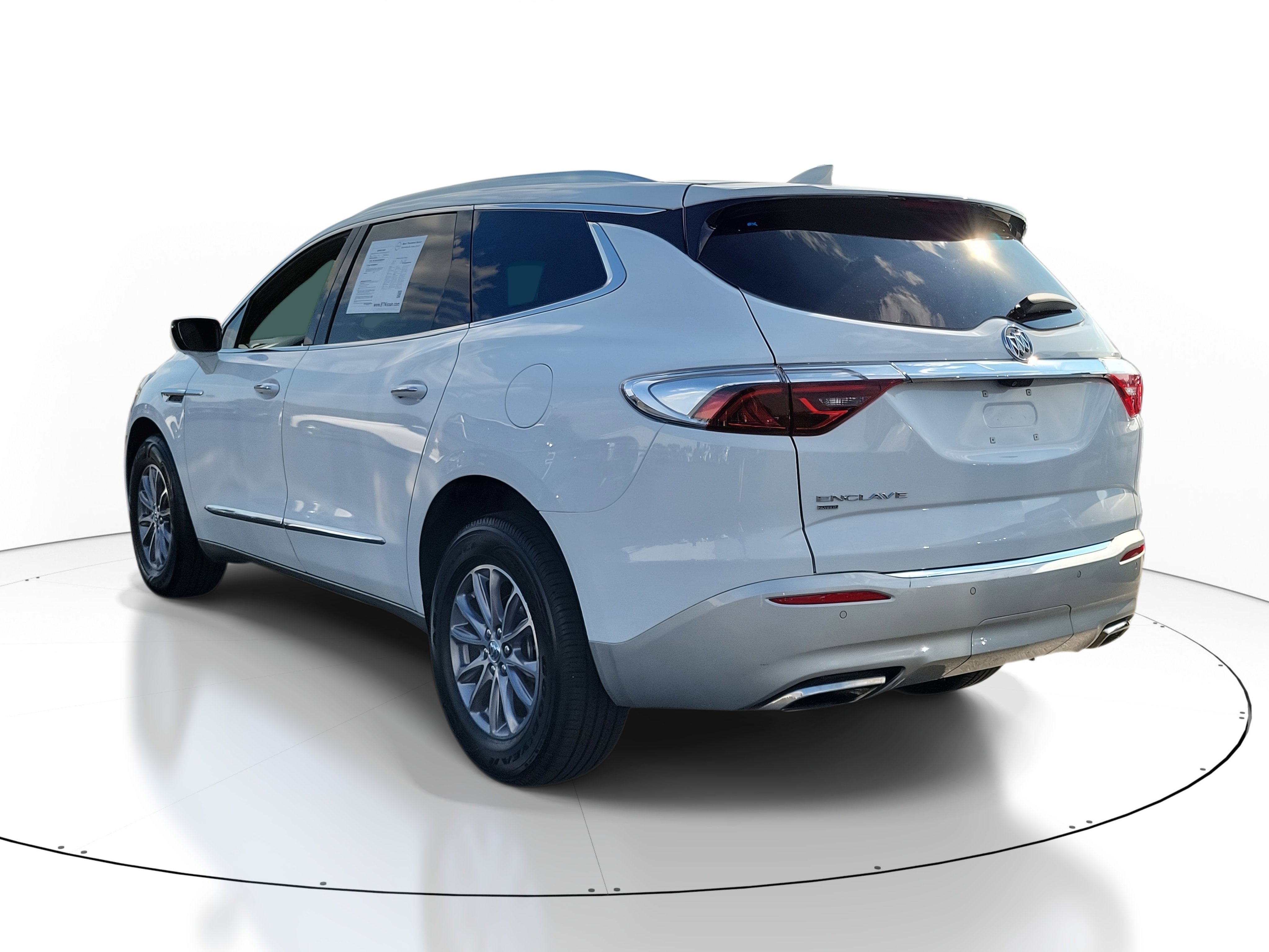 Used 2024 Buick Enclave Premium image 3