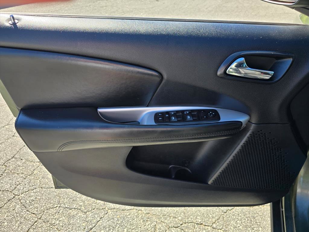 Used 2019 Dodge Journey SE FWD image 14