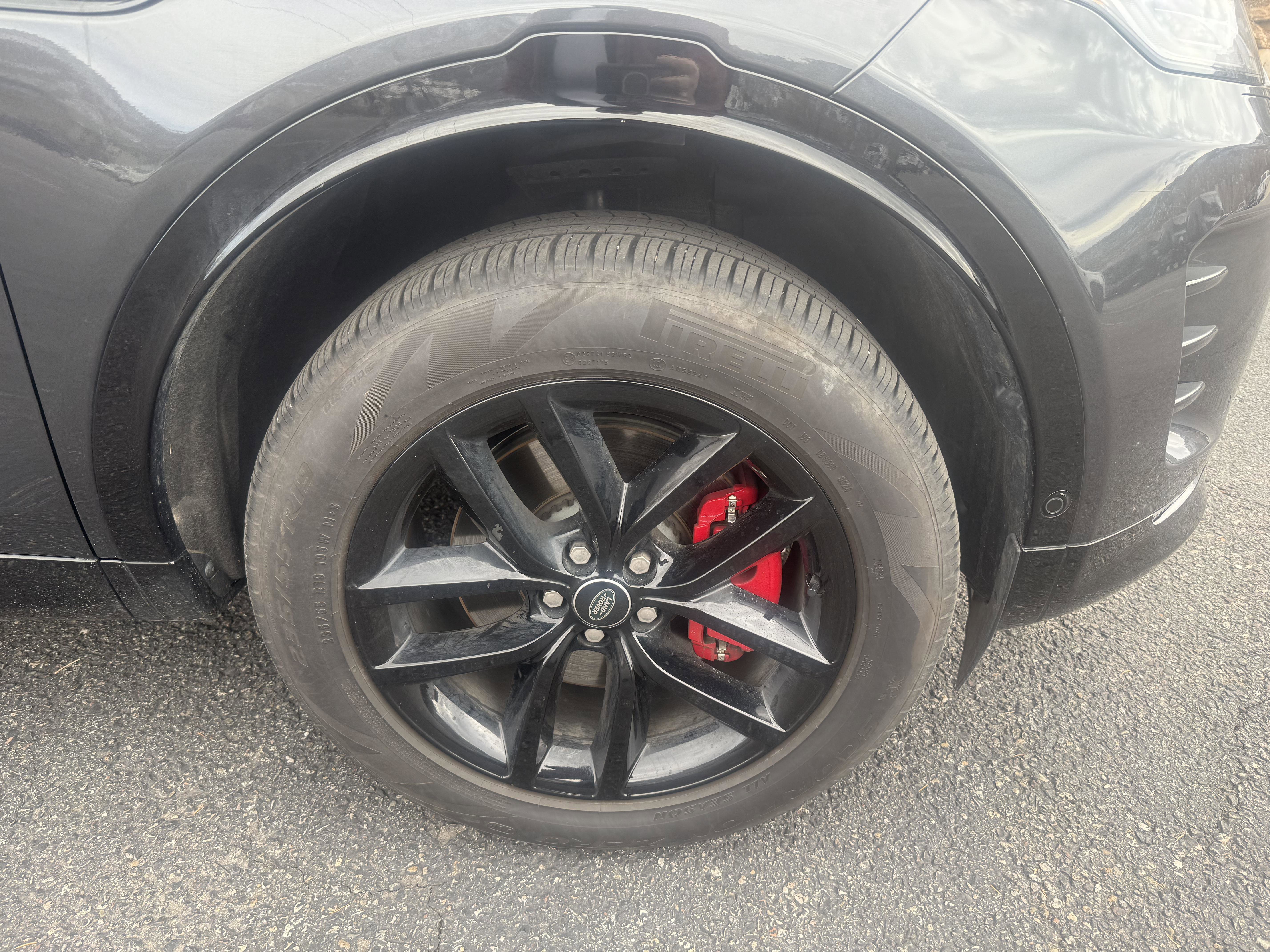 Used 2025 Land Rover Discovery Sport Dynamic SE image 3