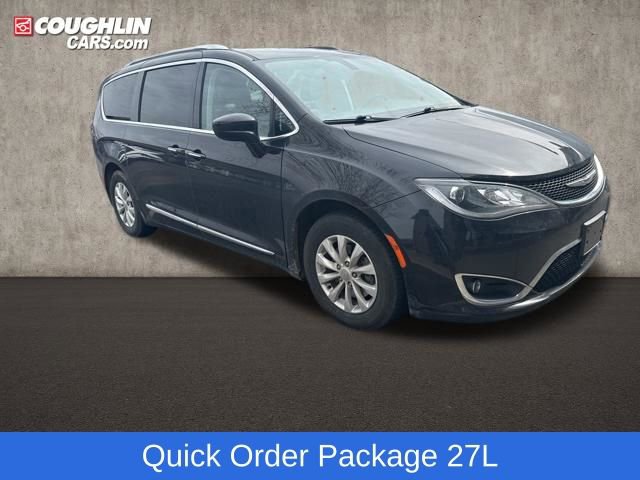 Used 2019 Chrysler Pacifica Touring-L FWD video 2