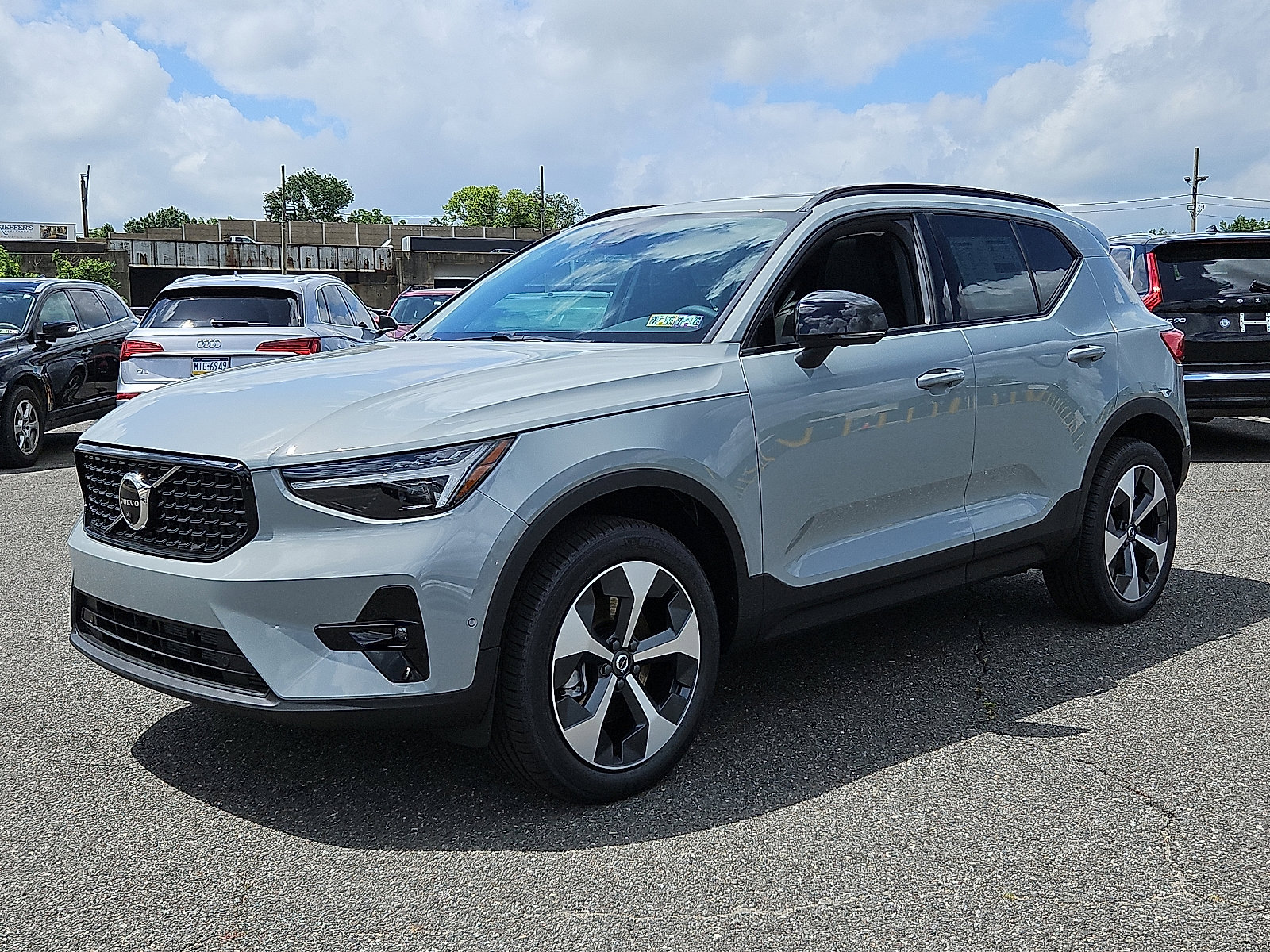 New 2026 Volvo XC40 B5 Plus w/ Protection Package Premier AWD/4WD image 3