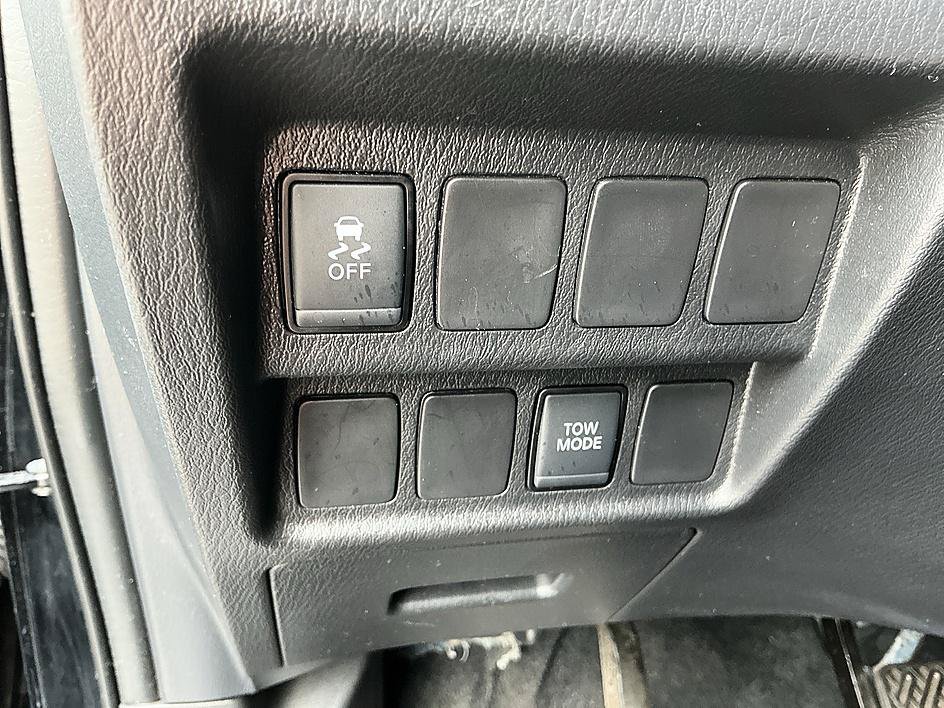 Used 2020 Nissan Pathfinder S AWD/4WD image 13