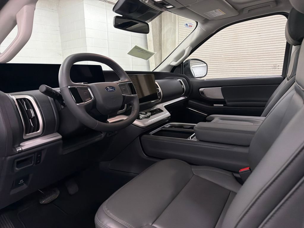New 2026 Ford Expedition Active image 6