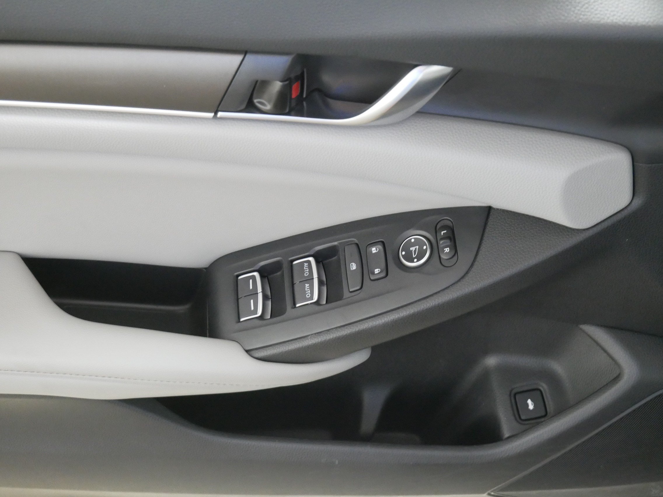 Used 2019 Honda Accord LX image 19