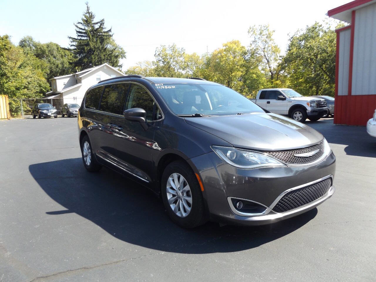 Used 2017 Chrysler Pacifica Touring-L image 4
