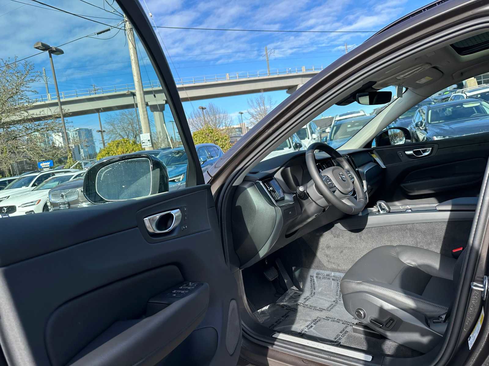 Used 2025 Volvo XC60 B5 Core w/ Protection Package Premier image 20