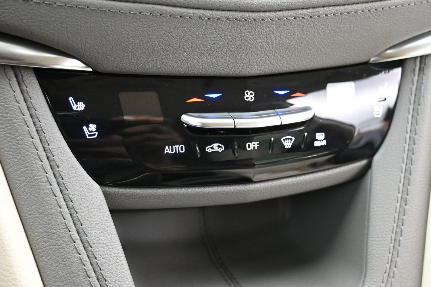 Used 2024 Cadillac XT5 Premium Luxury w/ Technology Package AWD/4WD image 19