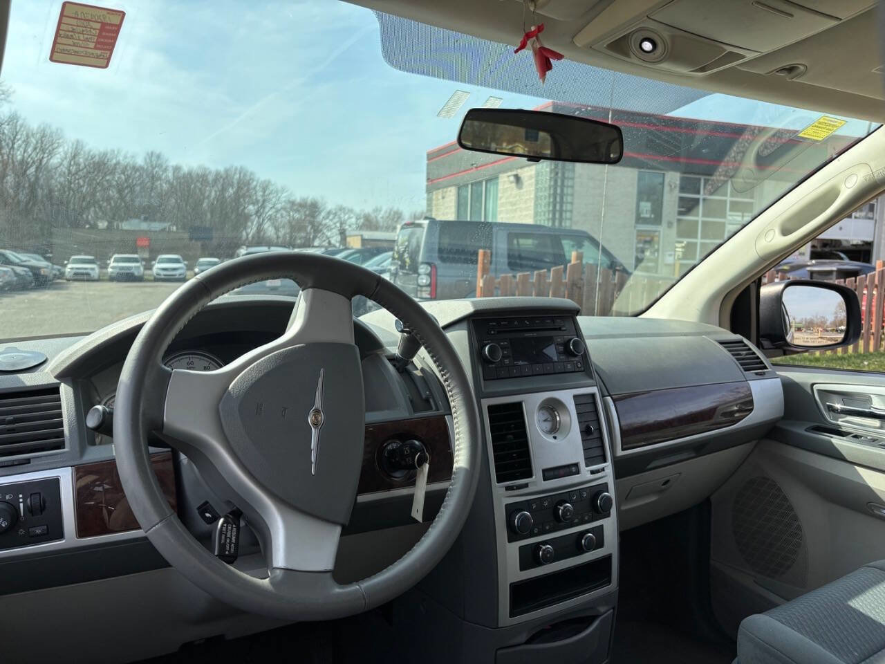 Used 2010 Chrysler Town & Country Touring image 13