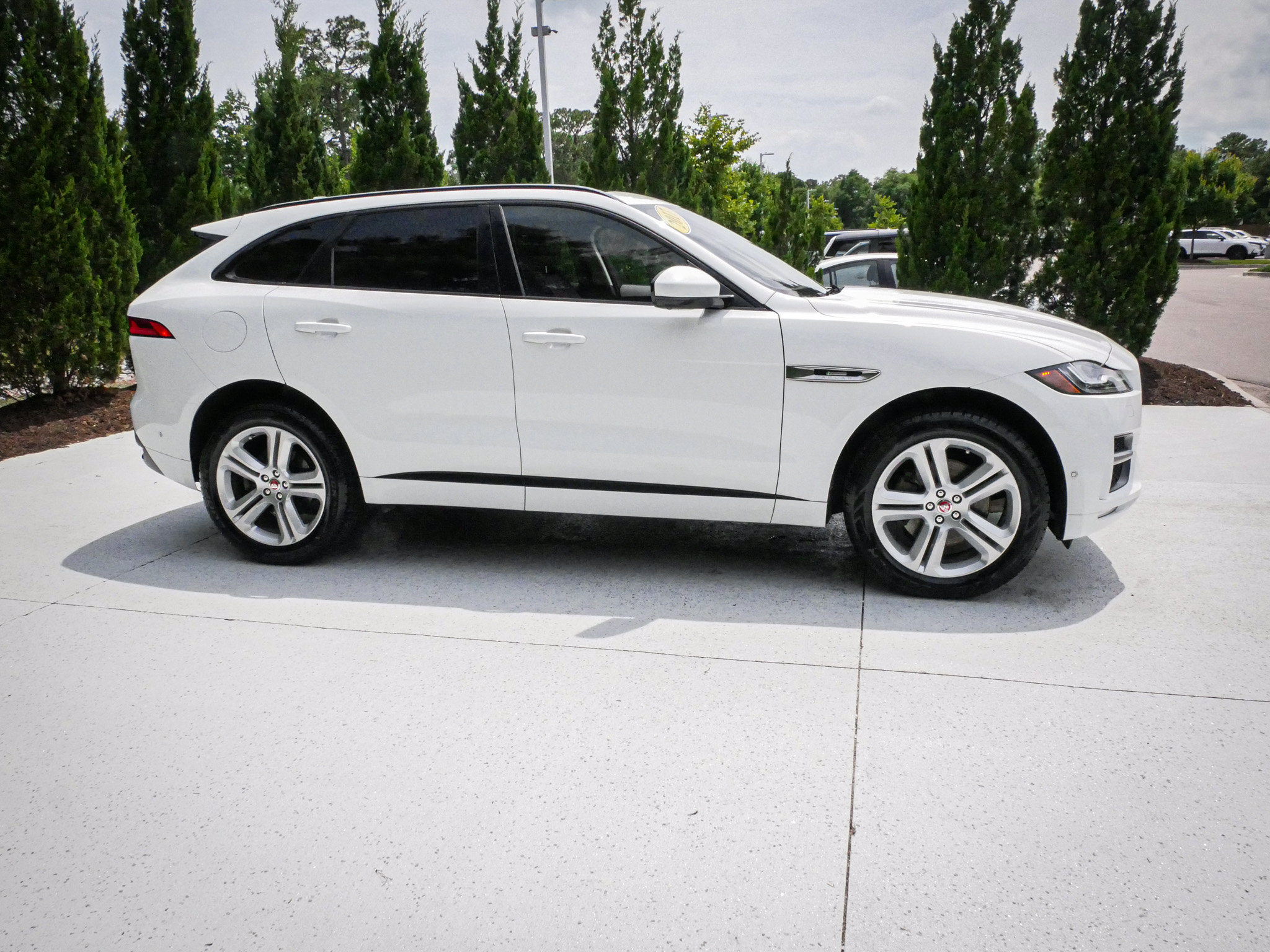 Used 2017 Jaguar F-PACE R-Sport AWD/4WD image 11