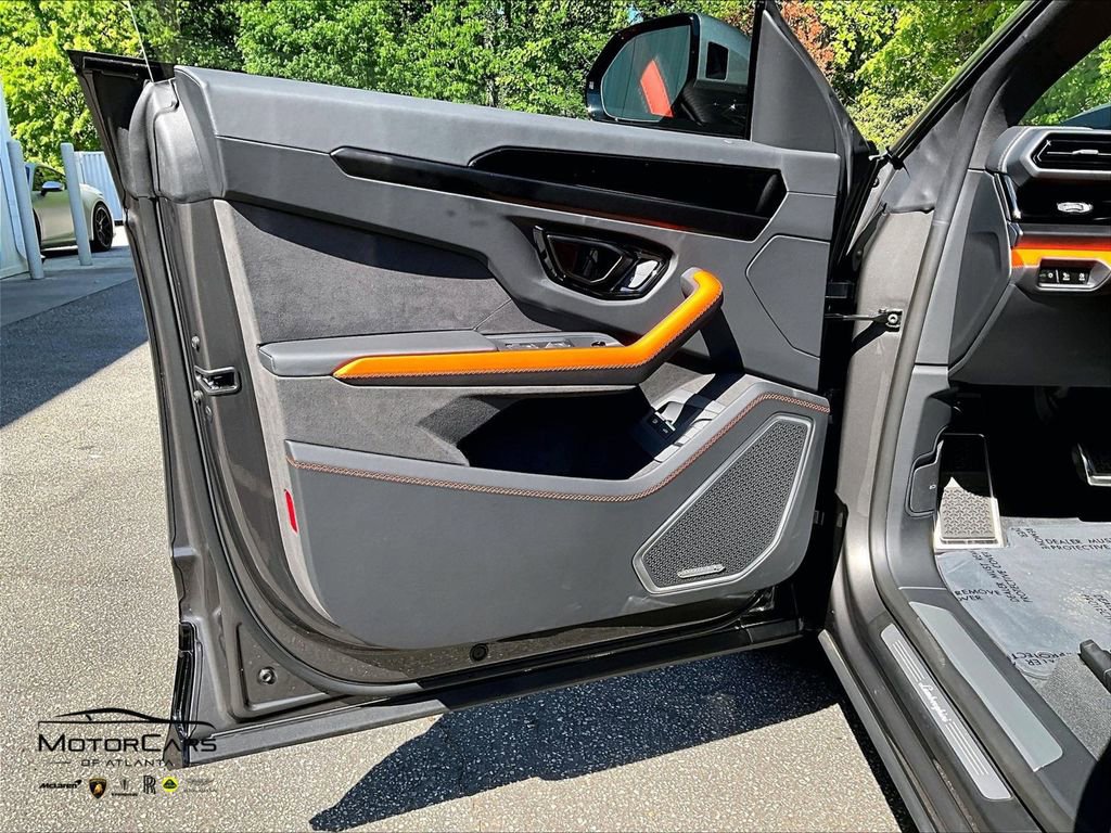 Used 2025 Lamborghini Urus SE image 19