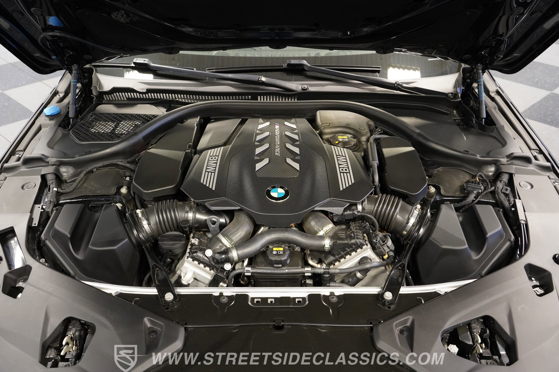 Used 2022 BMW M850i xDrive xDrive Convertible image 3