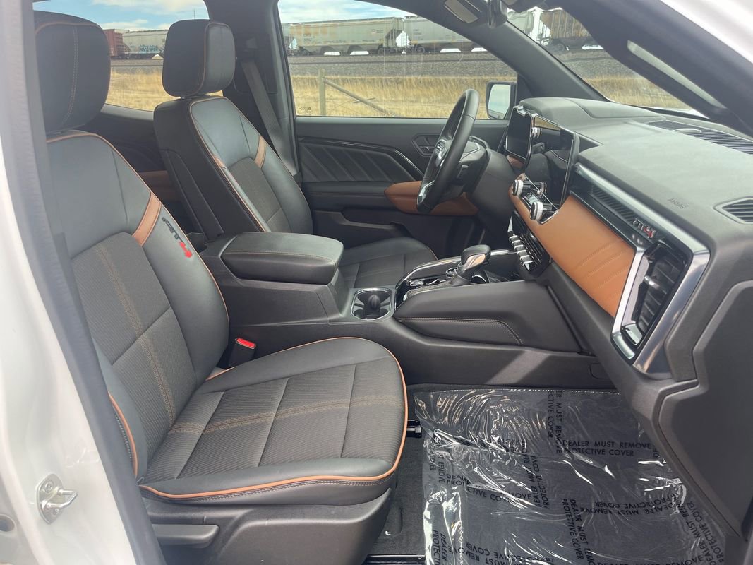 Used 2024 GMC Canyon AT4 w/ Technology Package image 19