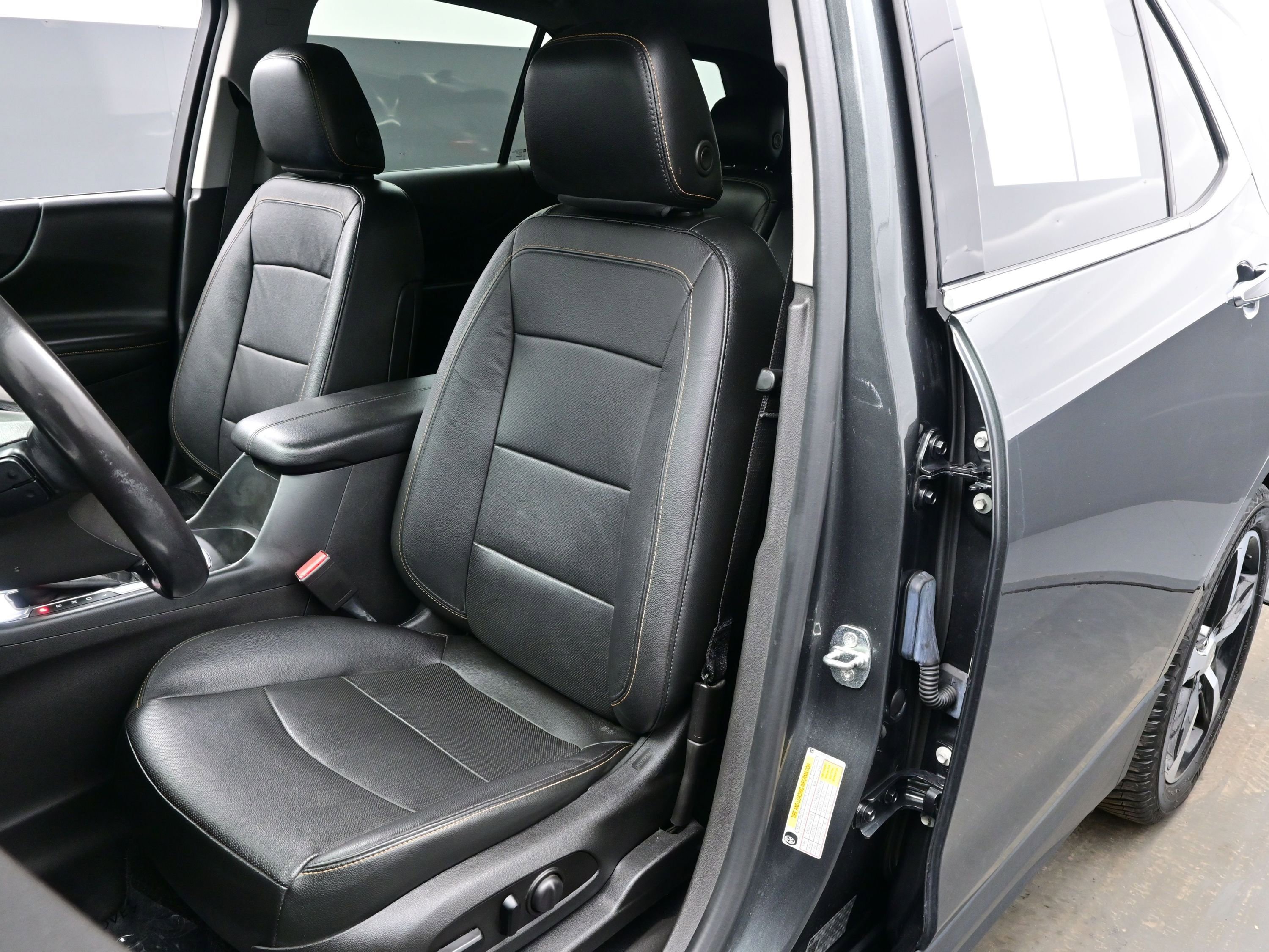 Used 2020 Chevrolet Equinox Premier image 12