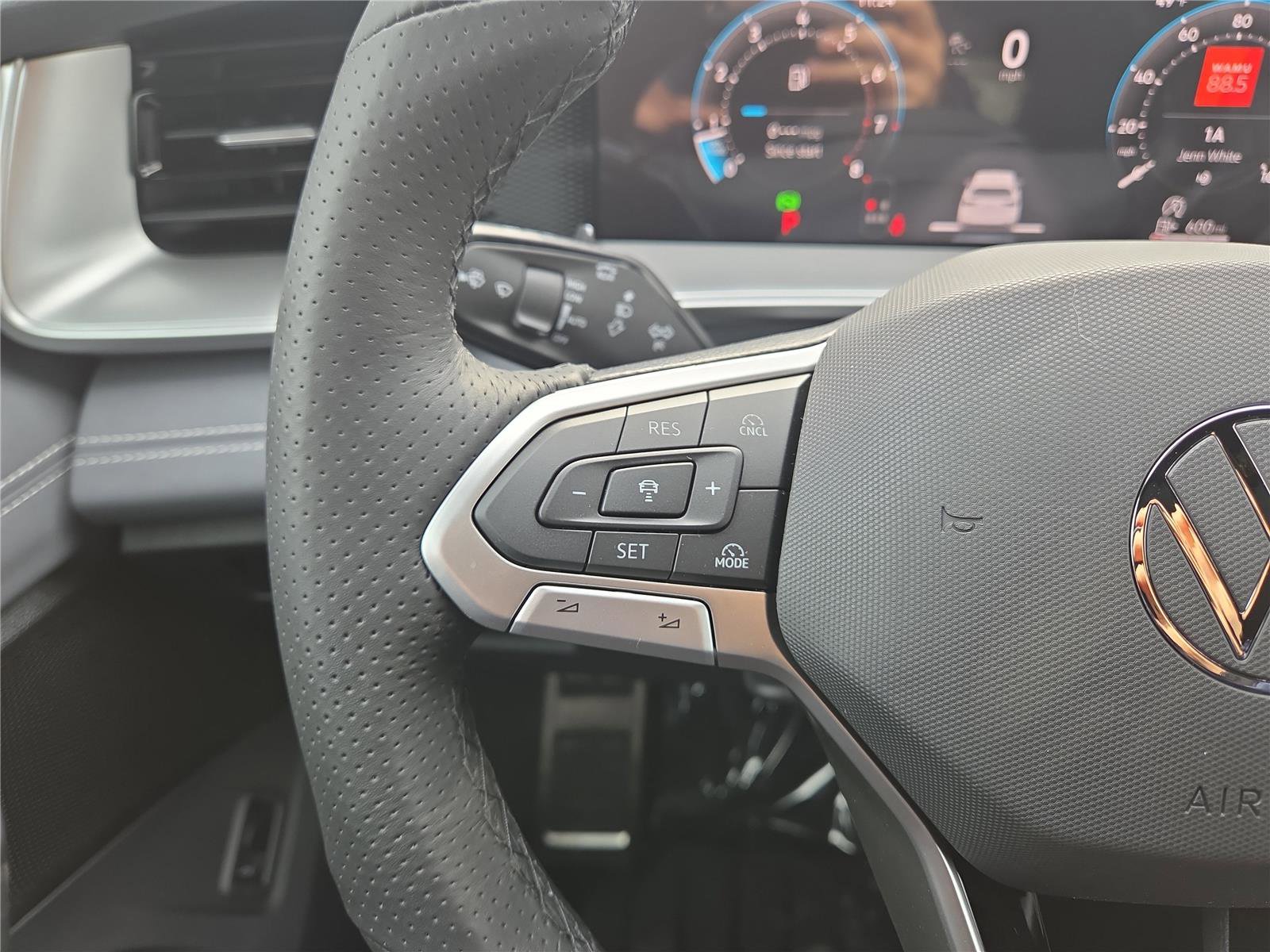 New 2026 Volkswagen Tiguan SE R-Line image 15