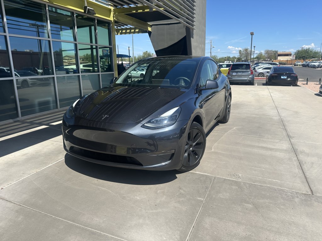 Used 2025 Tesla Model Y Long Range RWD image 2