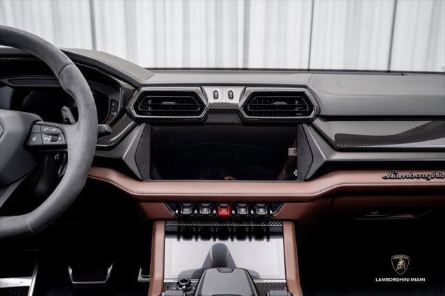 Used 2025 Lamborghini Urus SE AWD/4WD image 37