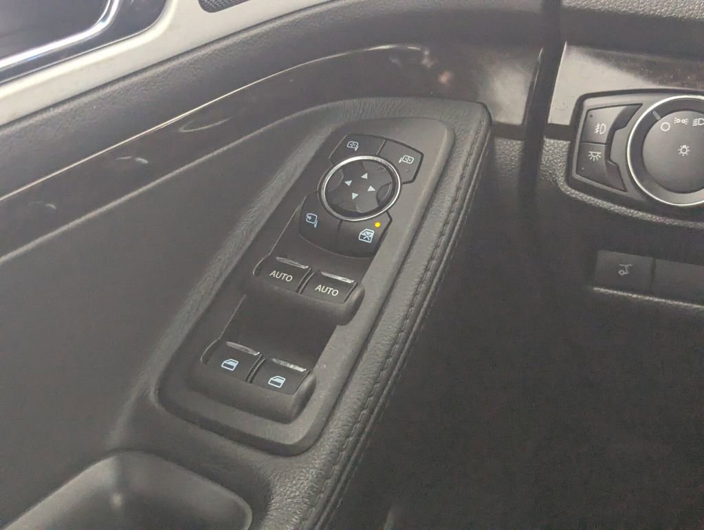 Used 2015 Ford Explorer Limited w/ Equipment Group 302A FWD image 17