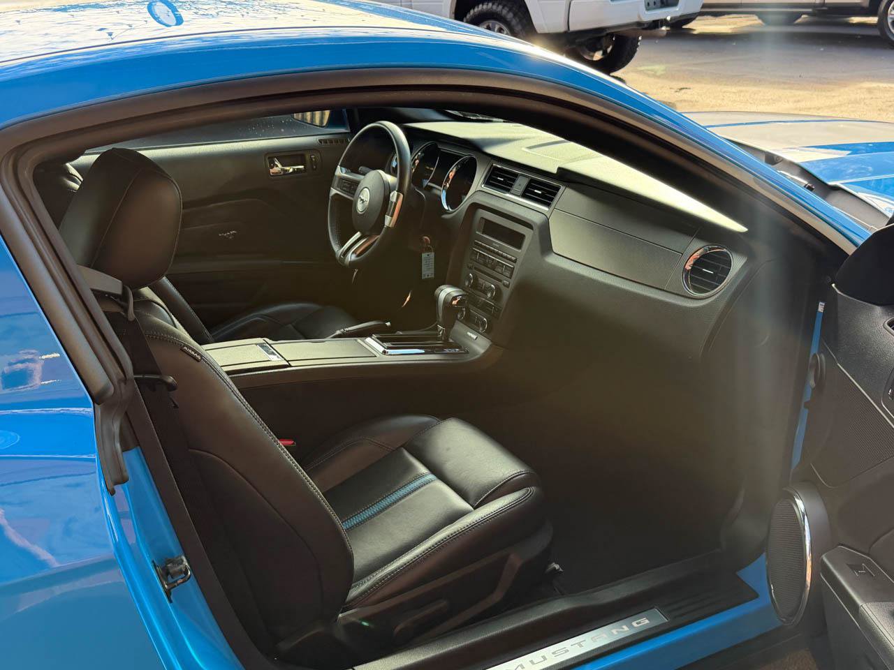 Used 2011 Ford Mustang GT Premium w/ 401A Rapid Spec Order Code RWD image 19